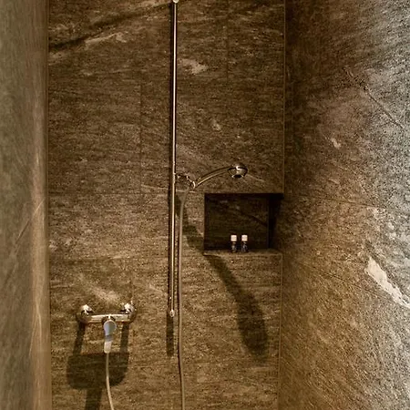 Laresch Hotel *
