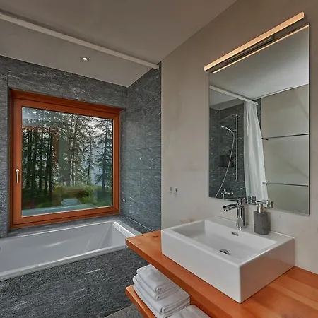 拉芮诗酒店 酒店 *